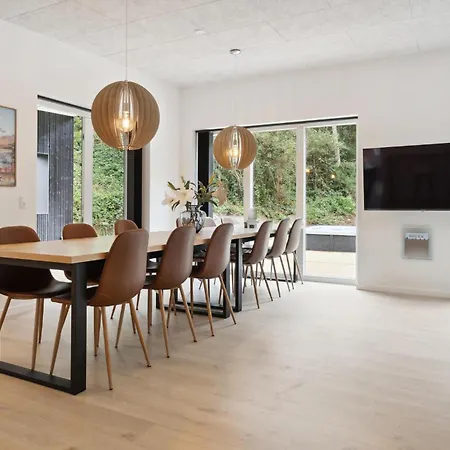Beautiful In With Private Swimming Pool, Be Inside Or Outside