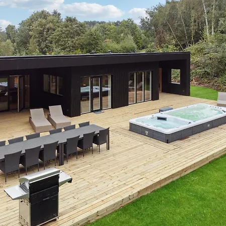 Beautiful In With Private Swimming Pool, Be Inside Or Outside בית נופש