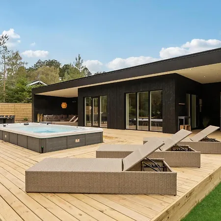 Beautiful In With Private Swimming Pool, Be Inside Or Outside Ebeltoft